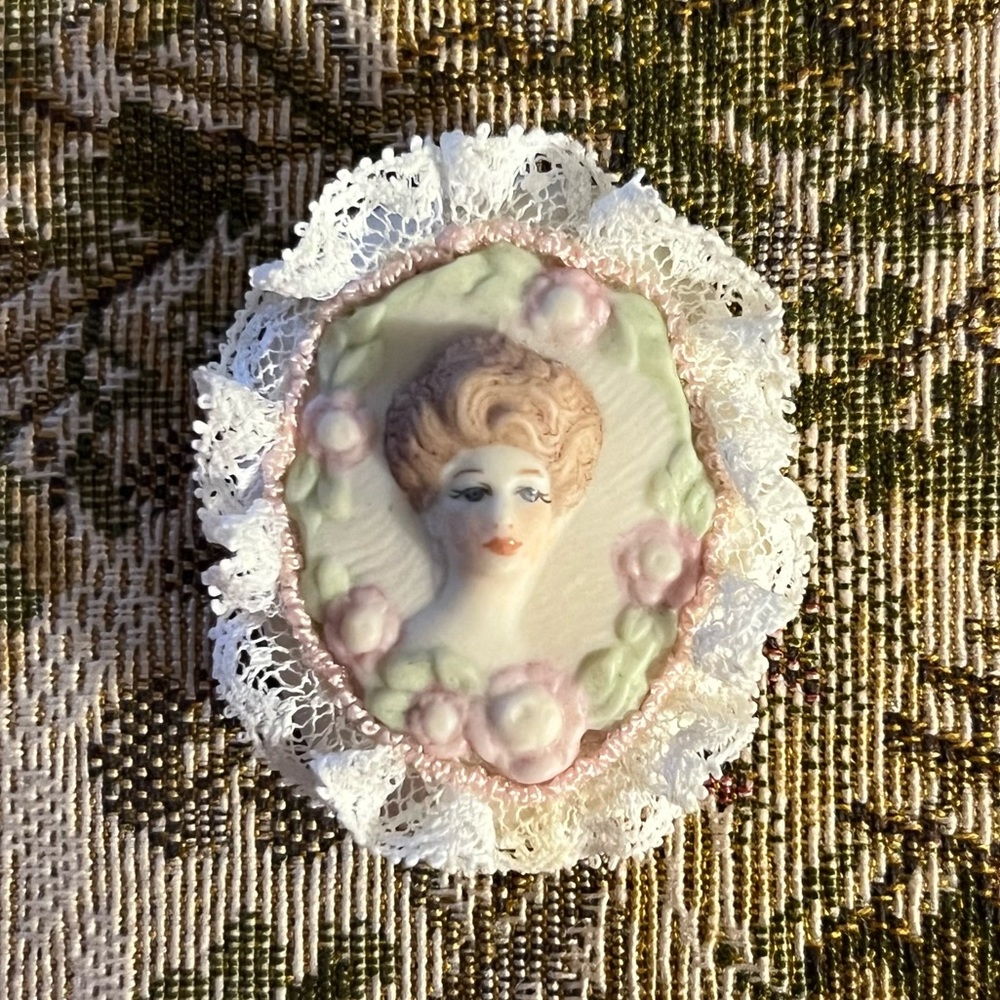 Ceramic Gibson Girl Vintage Lace Brooch | Coquette Cottagecore Grandmacore